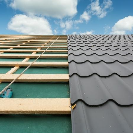 Et lån til renovering ved huskøb kan bruges til at ordne tag på et gammelt hus