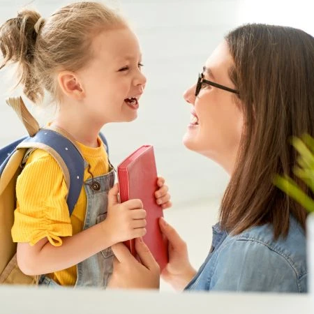 Mor har lavet en børneopsparing til datter